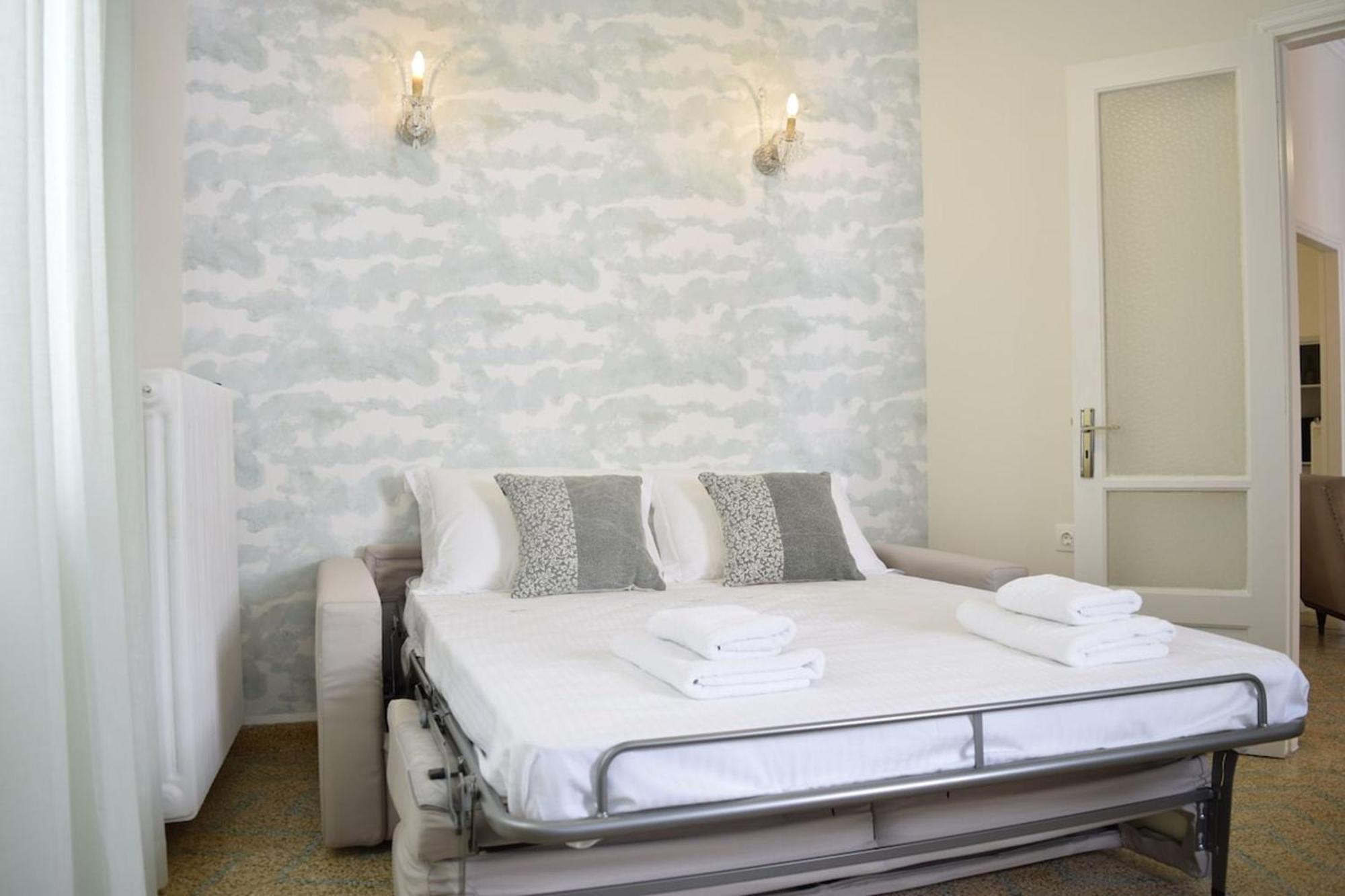 Samouil Apartment Steps From The Beach Ханя Екстериор снимка