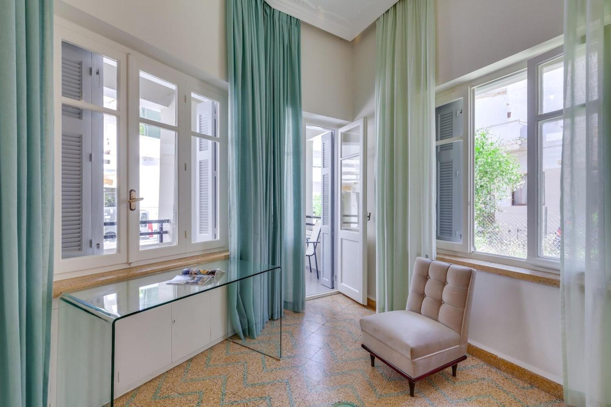 Samouil Apartment Steps From The Beach Ханя Екстериор снимка
