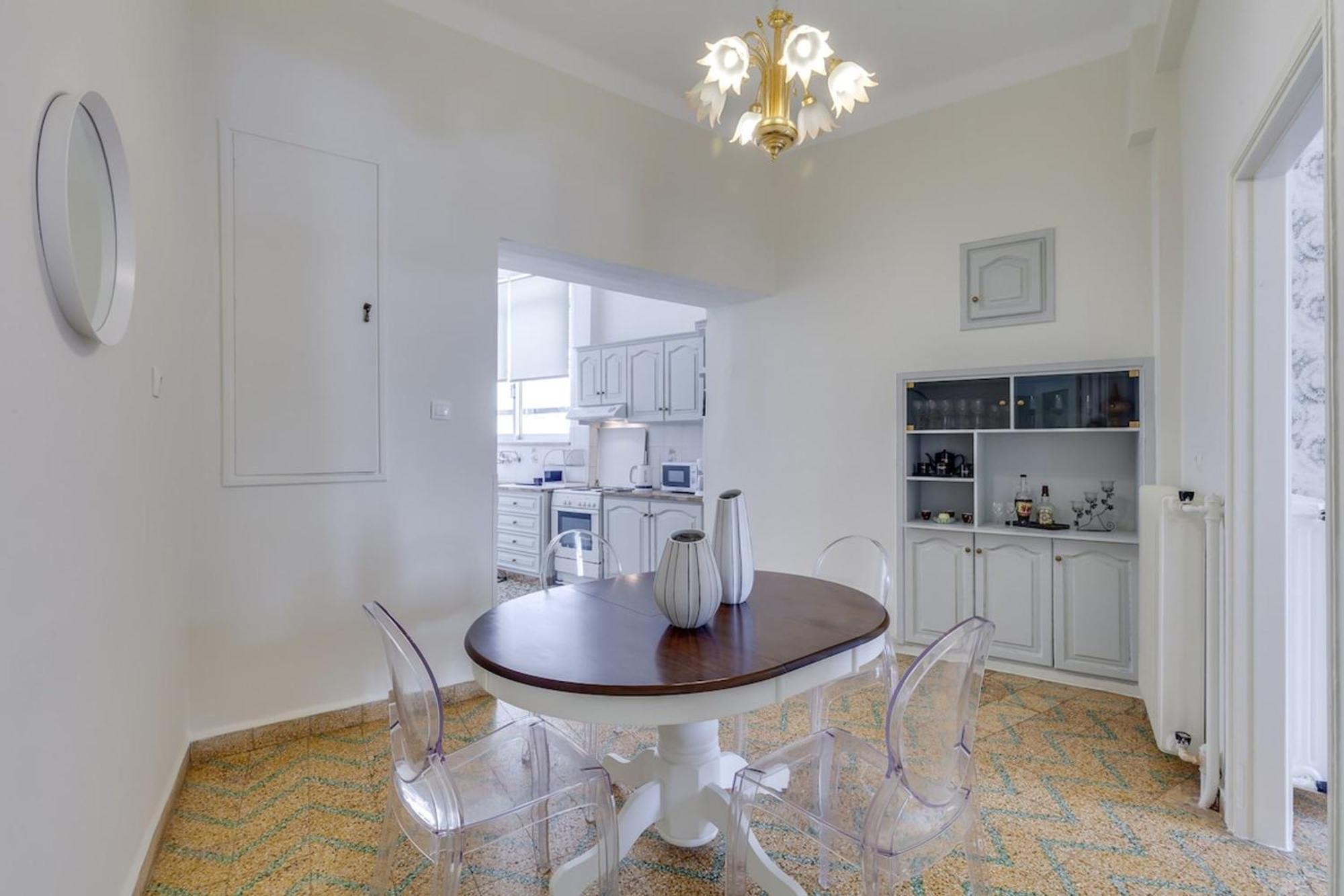 Samouil Apartment Steps From The Beach Ханя Екстериор снимка