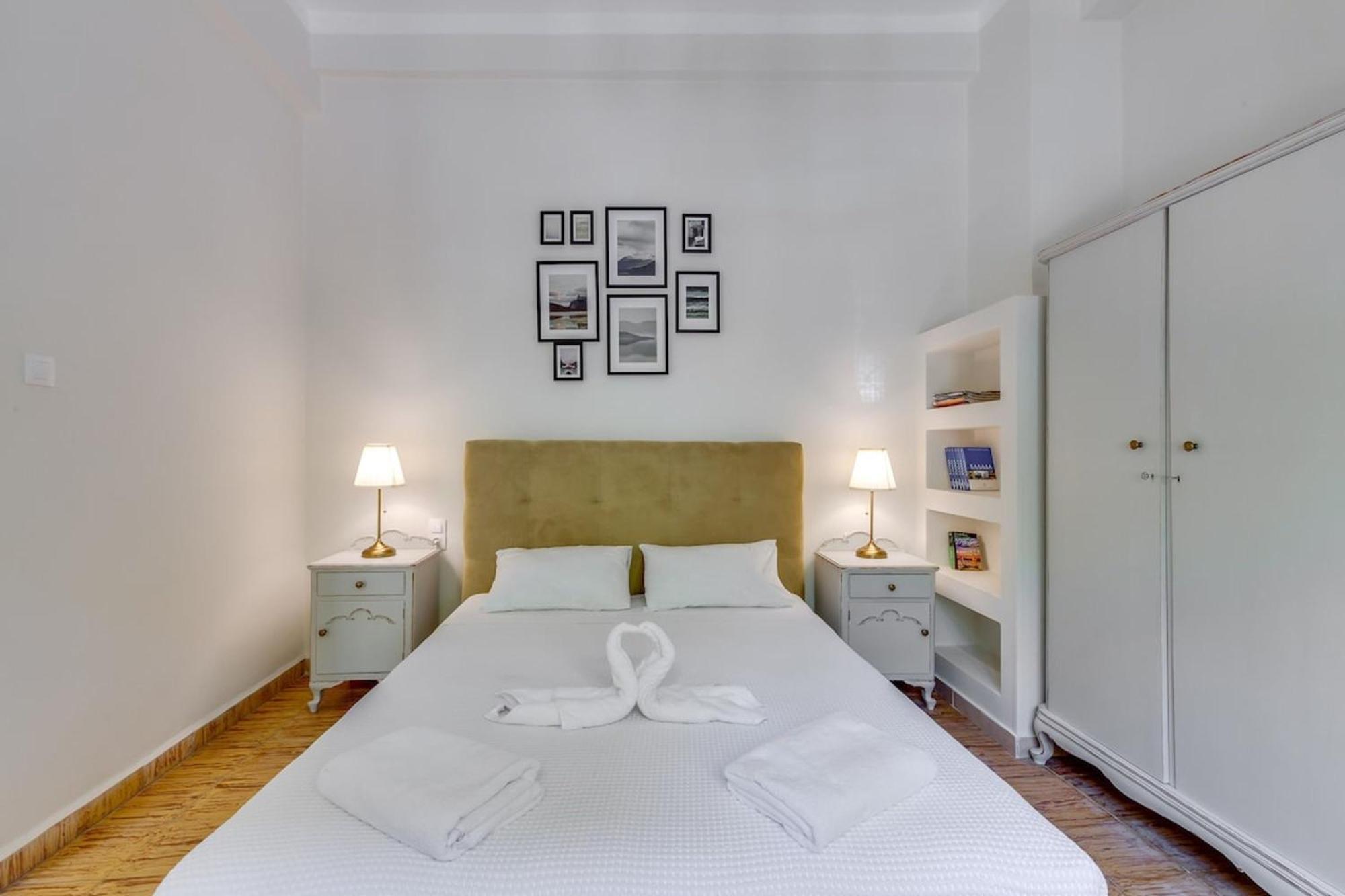 Samouil Apartment Steps From The Beach Ханя Екстериор снимка