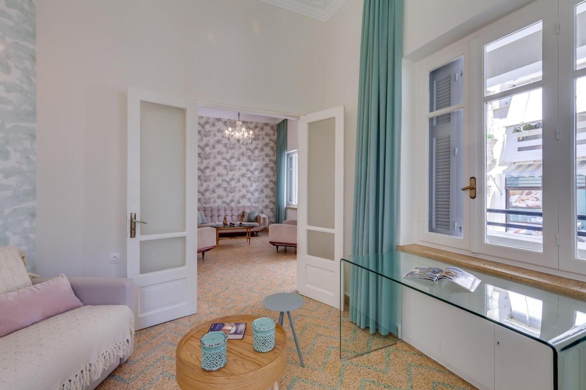 Samouil Apartment Steps From The Beach Ханя Екстериор снимка
