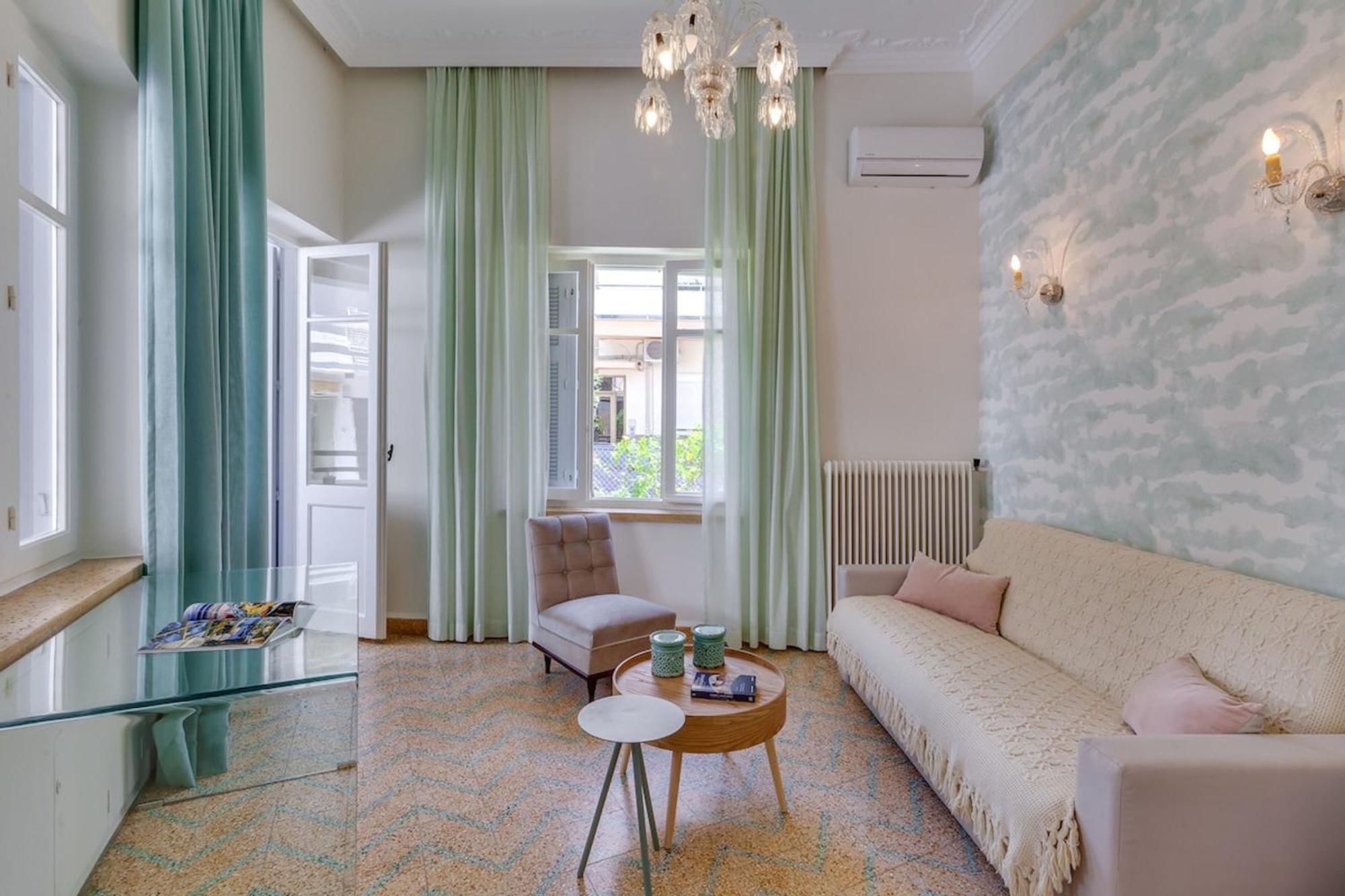 Samouil Apartment Steps From The Beach Ханя Екстериор снимка