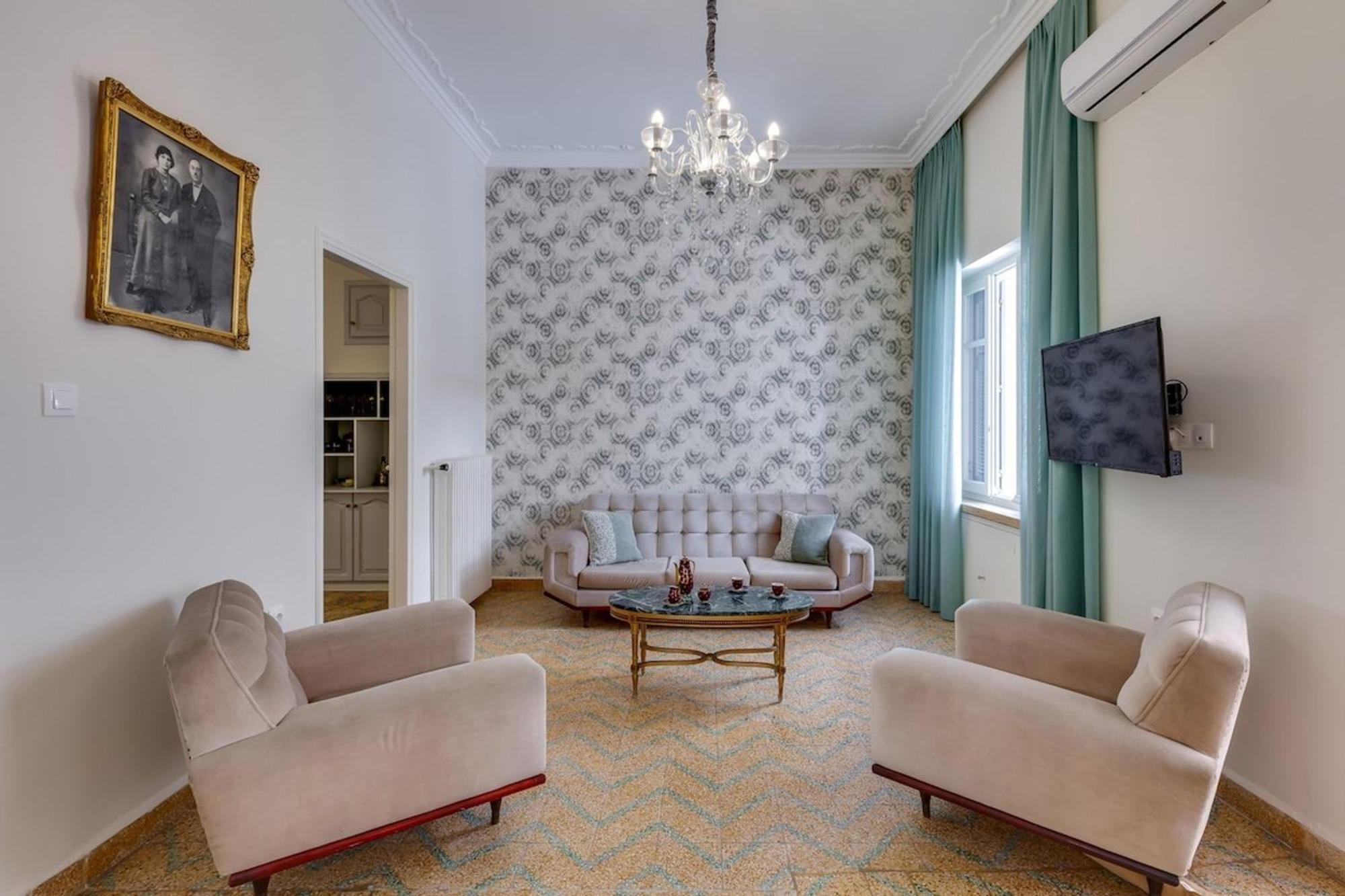 Samouil Apartment Steps From The Beach Ханя Екстериор снимка
