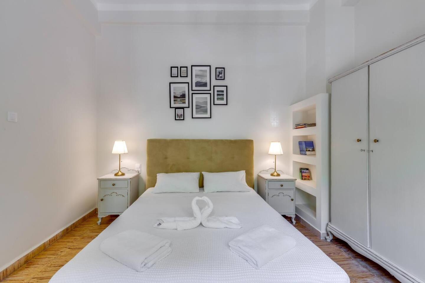 Samouil Apartment Steps From The Beach Ханя Екстериор снимка