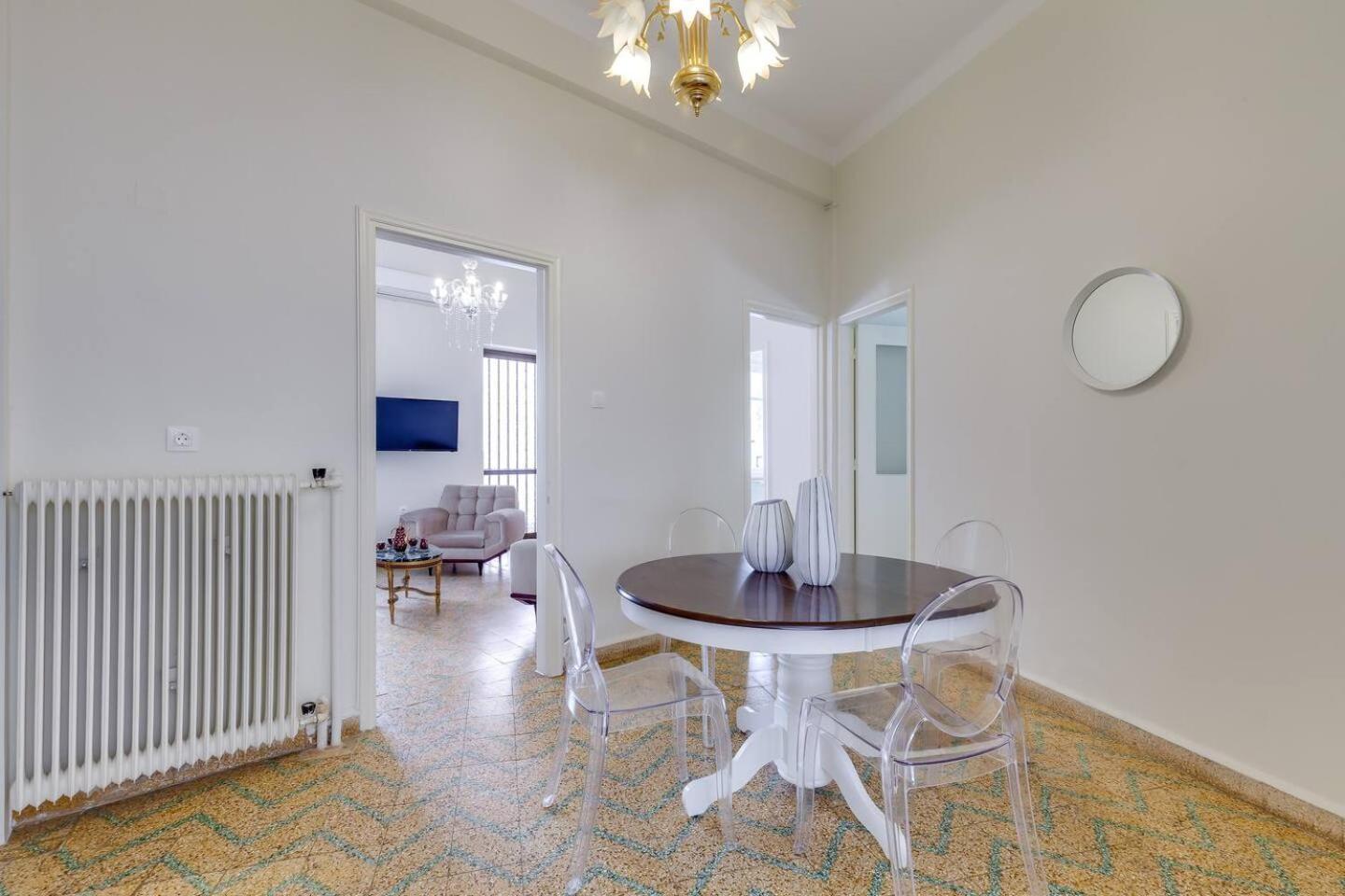 Samouil Apartment Steps From The Beach Ханя Екстериор снимка
